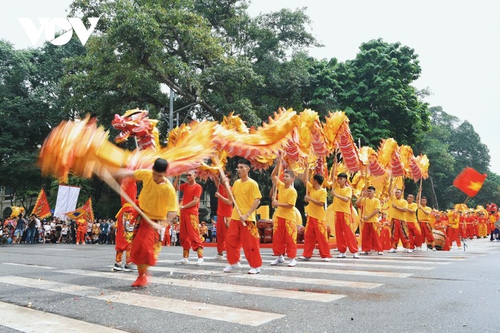 Dragon Dance Festival 2020 excites crowds in Hanoi - ảnh 12