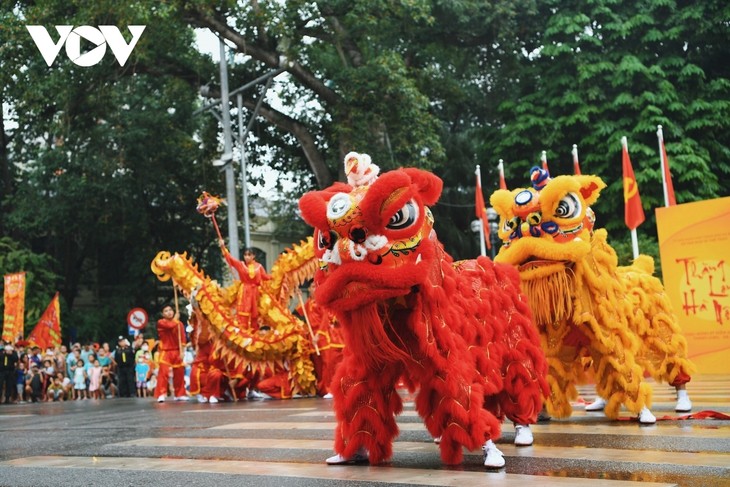 Dragon Dance Festival 2020 excites crowds in Hanoi - ảnh 15