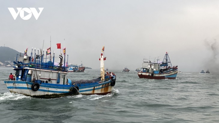 Whale worshipping festival excites crowds in Vung Tau city - ảnh 2