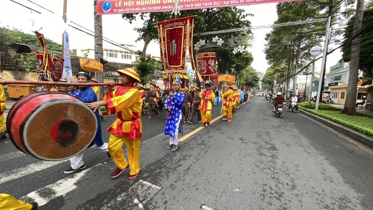 Whale worshipping festival excites crowds in Vung Tau city - ảnh 7