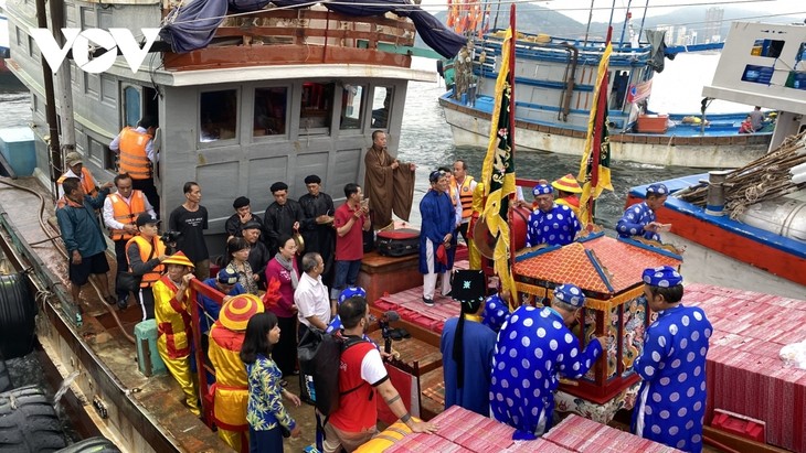 Whale worshipping festival excites crowds in Vung Tau city - ảnh 3