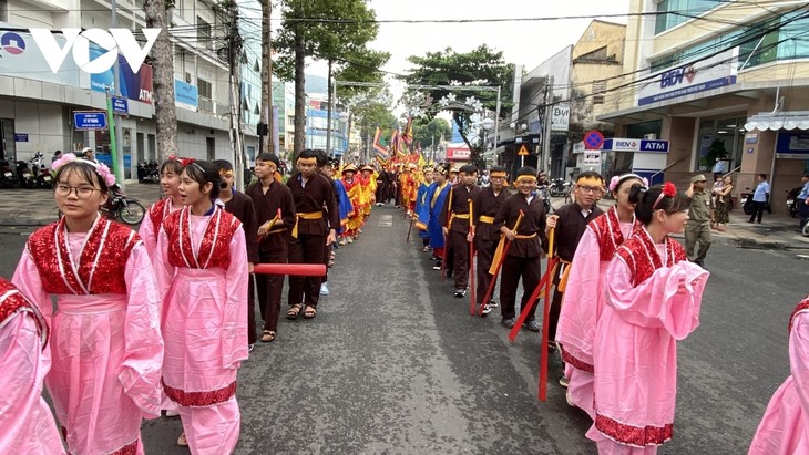 Whale worshipping festival excites crowds in Vung Tau city - ảnh 8