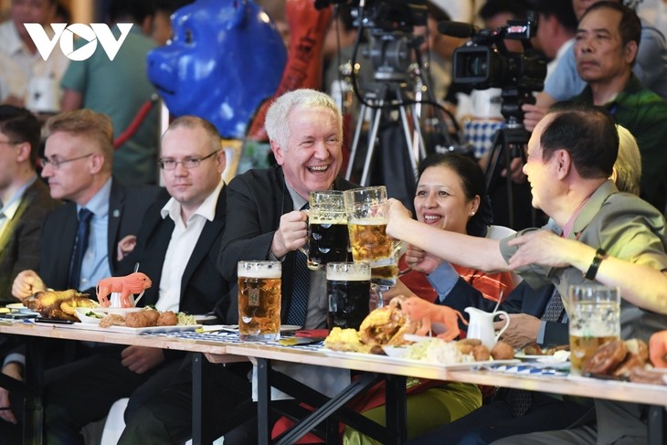 Sampling German beer in Vietnam - ảnh 7