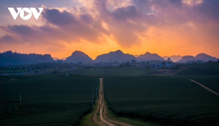 Sunset in northern mountainous areas - ảnh 1