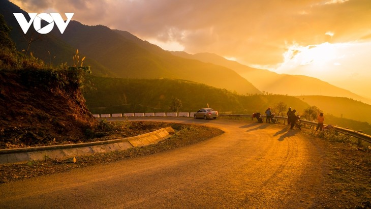 Sunset in northern mountainous areas - ảnh 3