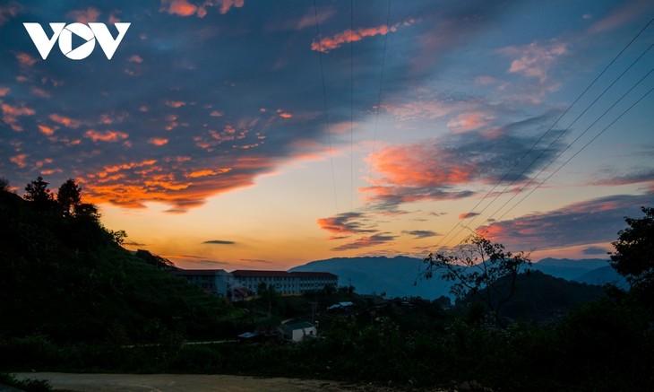 Sunset in northern mountainous areas - ảnh 6