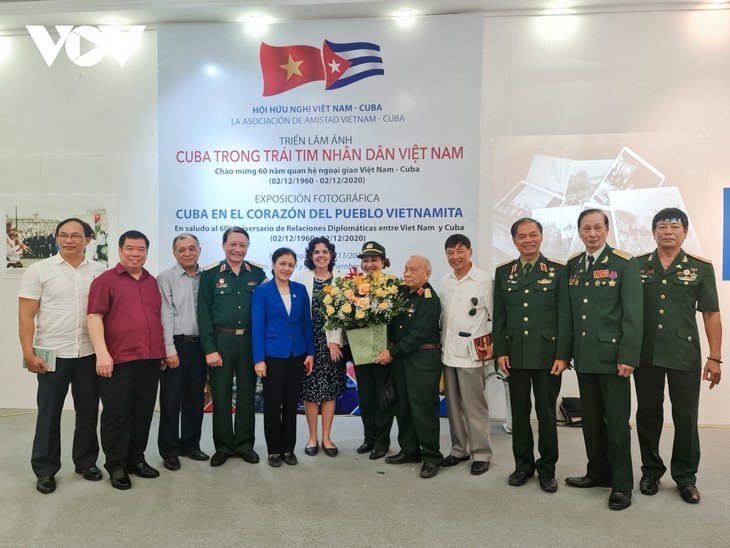 Photo exhibition details Vietnam-Cuba diplomatic ties throughout history - ảnh 10