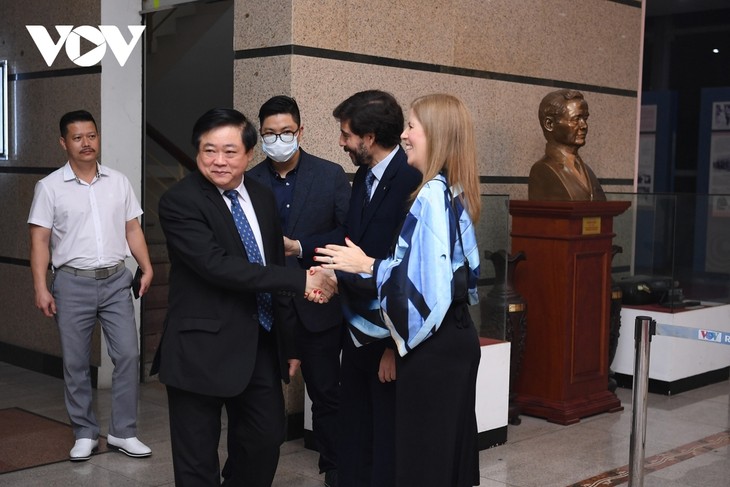 “Vietnam performs Argentina” guitar concert excites crowds in Hanoi - ảnh 3