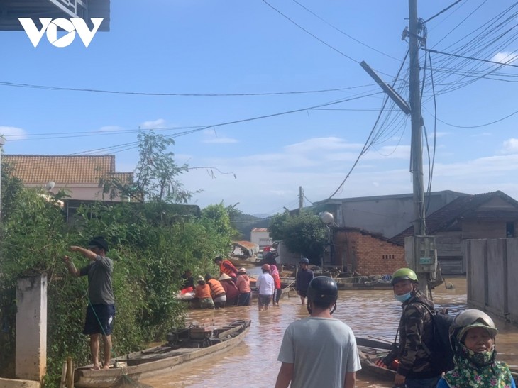 Dak Lak, Dak Nong provinces endure serious flooding despite halt in rain - ảnh 5