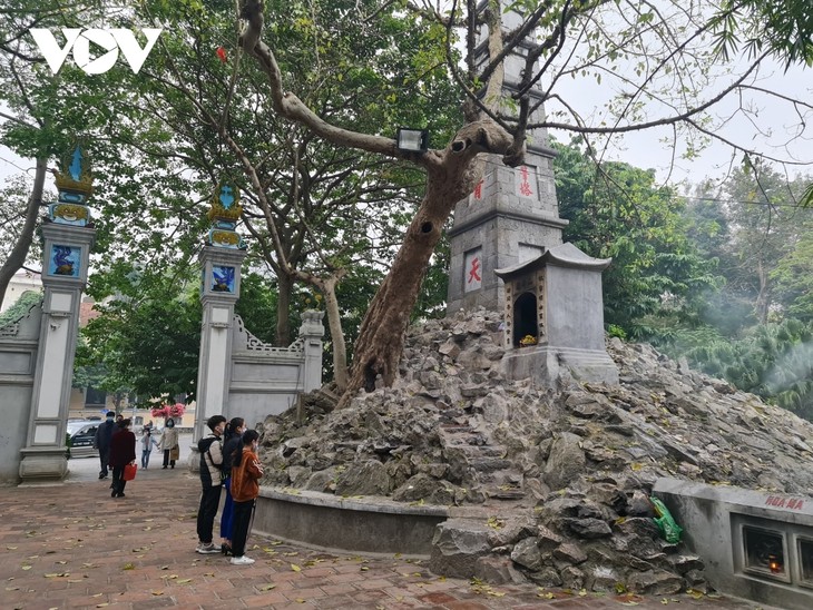 Pagodas and temples close in Hanoi amid COVID-19 fears - ảnh 11