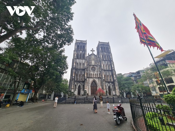 Pagodas and temples close in Hanoi amid COVID-19 fears - ảnh 18