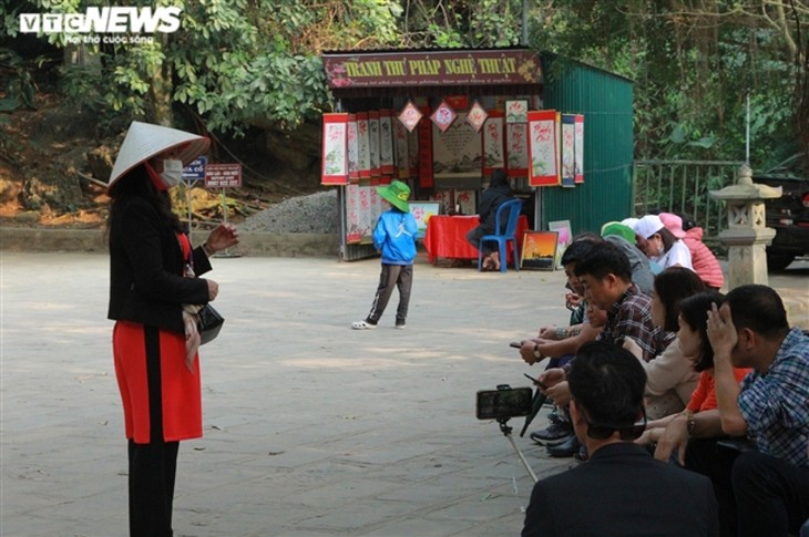 Largest Vietnamese pagoda remains quiet at start of new lunar year - ảnh 9