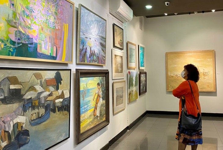 Painting exhibition celebrates upcoming International Women’s Day - ảnh 1