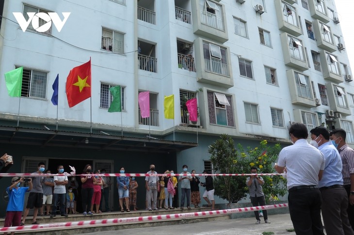 Da Nang lifts lockdown on some residential areas linked to COVID-19 outbreaks - ảnh 1