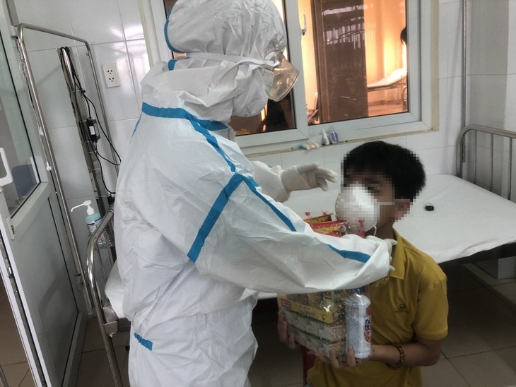 Special gifts to young COVID-19 patients on International Children’s Day - ảnh 4