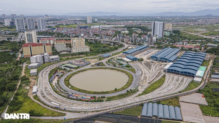 Hanoi capital tests metro trains on overground route - ảnh 1