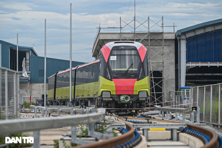 Hanoi capital tests metro trains on overground route - ảnh 2