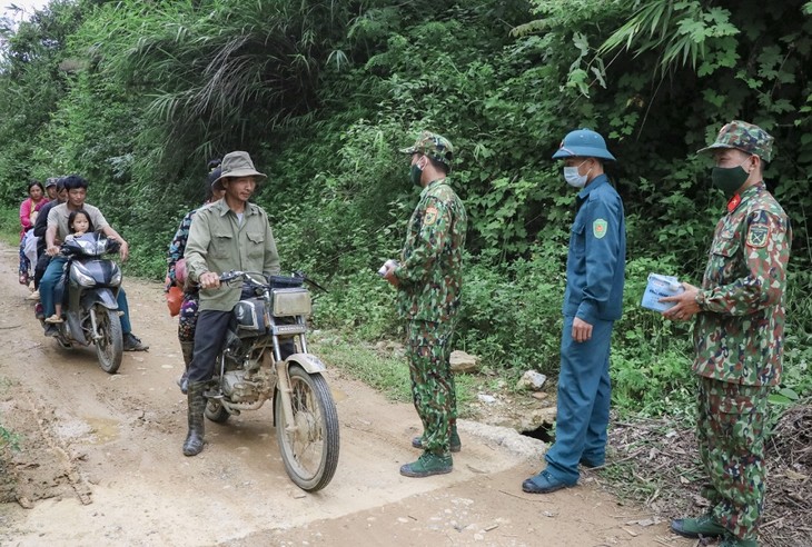 Biên phòng Điện Biên vừa chống dịch vừa giữ vững biên cương - ảnh 17