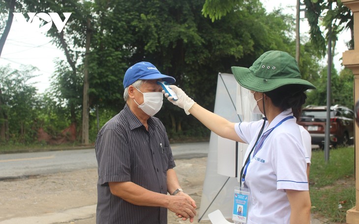 “Siêu thị mini 0 đồng” đầu tiên ở Hà Nội bán hàng miễn phí cho người khó khăn do COVID-19 - ảnh 8