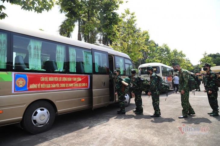 Military doctors join frontline forces in COVID-19 fight in the south - ảnh 7