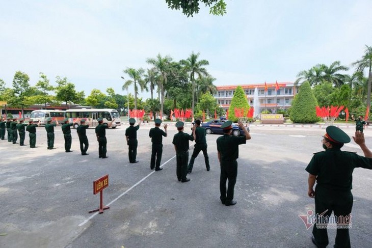 Military doctors join frontline forces in COVID-19 fight in the south - ảnh 8