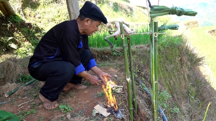 Unique terraced field worshiping ceremony of Mong ethnic people - ảnh 11