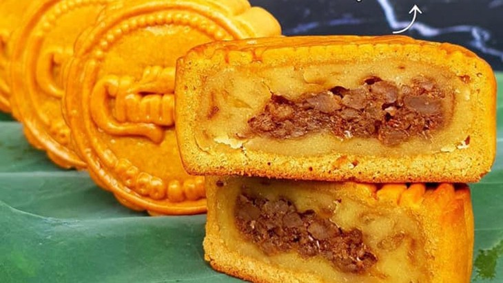 Unique moon cakes hit market ahead of Full Moon Festival - ảnh 10