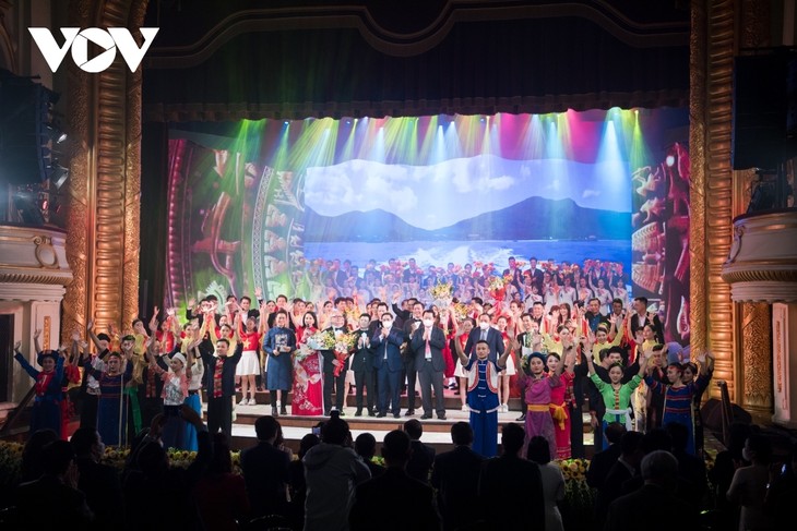 Music gala celebrates National Culture Conference - ảnh 12