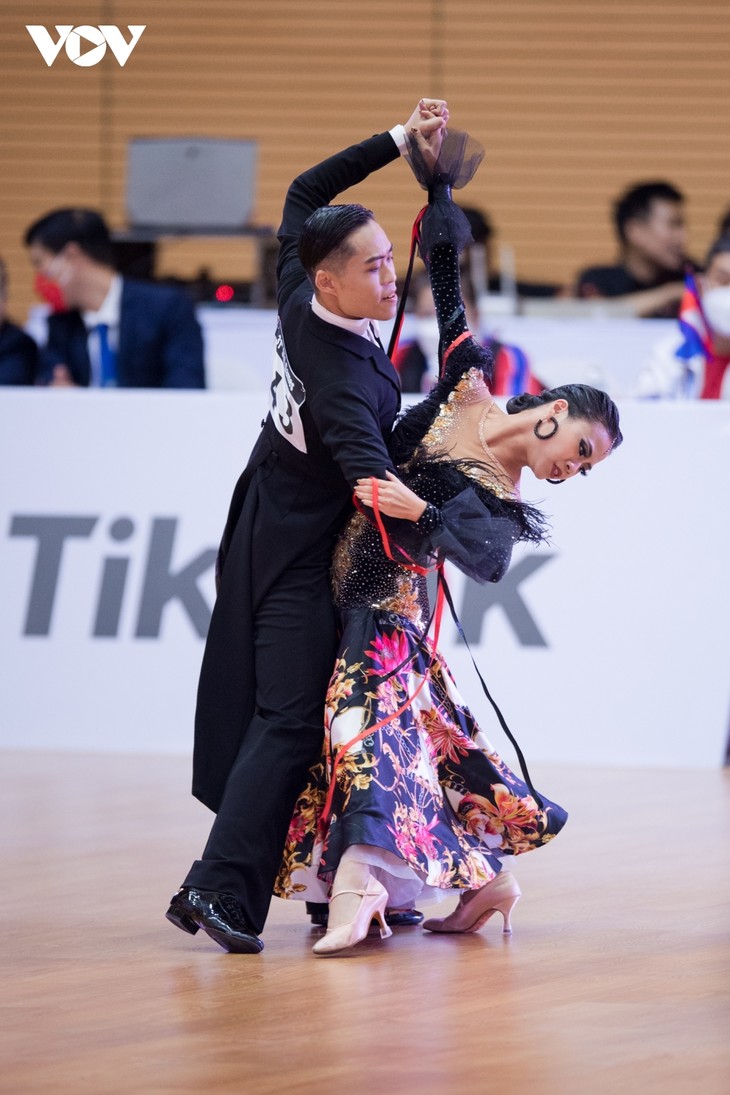 Dancesport performances excite crowds at SEA Games 31 - ảnh 13