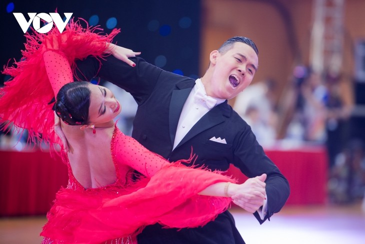 Dancesport performances excite crowds at SEA Games 31 - ảnh 15