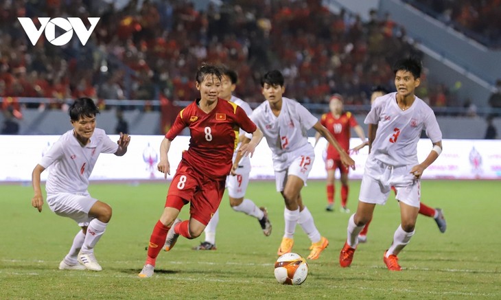 SEA Games 31: Sân Cẩm Phả “cháy rực” mừng tuyển nữ Việt Nam vào Chung kết - ảnh 11