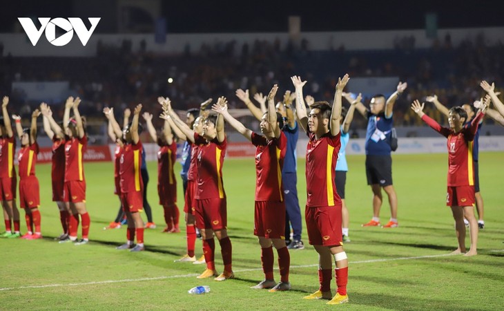 SEA Games 31: Sân Cẩm Phả “cháy rực” mừng tuyển nữ Việt Nam vào Chung kết - ảnh 14