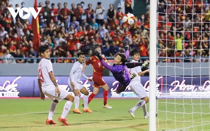 SEA Games 31: Sân Cẩm Phả “cháy rực” mừng tuyển nữ Việt Nam vào Chung kết - ảnh 6