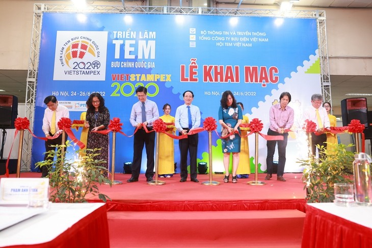 Khai mạc Triển lãm Tem Bưu chính quốc gia 2020 và Phát hành bộ tem “Biển, đảo Việt Nam: chim biển, đảo”  - ảnh 2