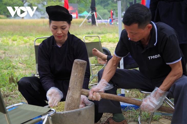 Lung linh thác Bản Giốc mùa lễ hội - ảnh 10