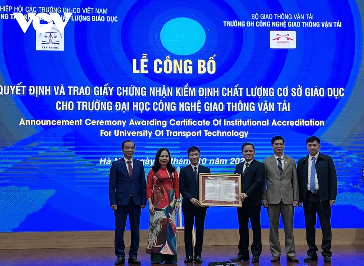 Nhiều trường đại học tổ chức khai giảng năm học mới - ảnh 8