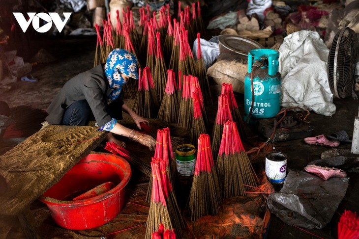 Làng làm hương khổng lồ ở Hải Dương tất bật vào vụ Tết - ảnh 4