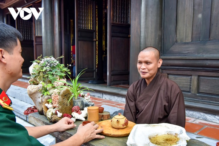 Ghé thăm ngôi chùa thanh bình trên đảo Sinh Tồn Đông - ảnh 9