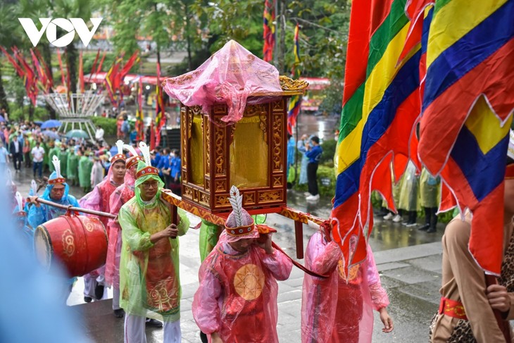 Chủ tịch nước Võ Văn Thưởng dẫn đầu đoàn dâng hương tưởng niệm các Vua Hùng - ảnh 5