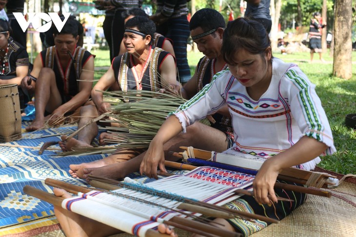 Tái hiện không gian sinh hoạt văn hóa cộng đồng đồng bào các dân tộc Tây Nguyên - ảnh 4