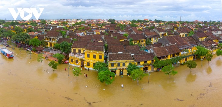 Cảnh phố cổ Hội An mùa lũ - ảnh 5