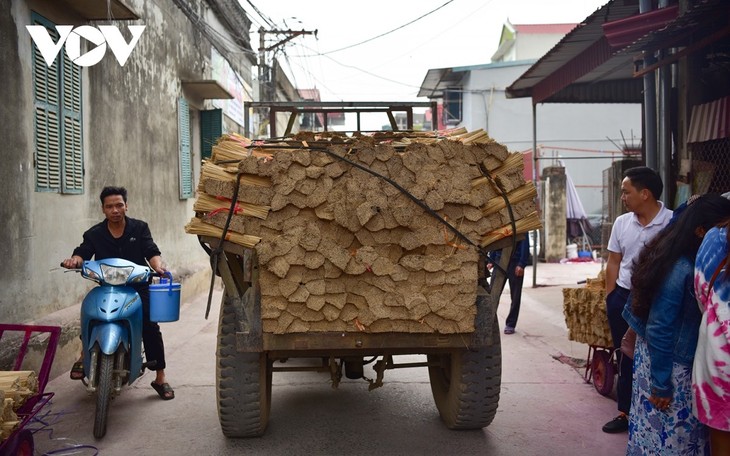 Làng hương Quảng Phú Cầu hối hả vào vụ Tết - ảnh 1