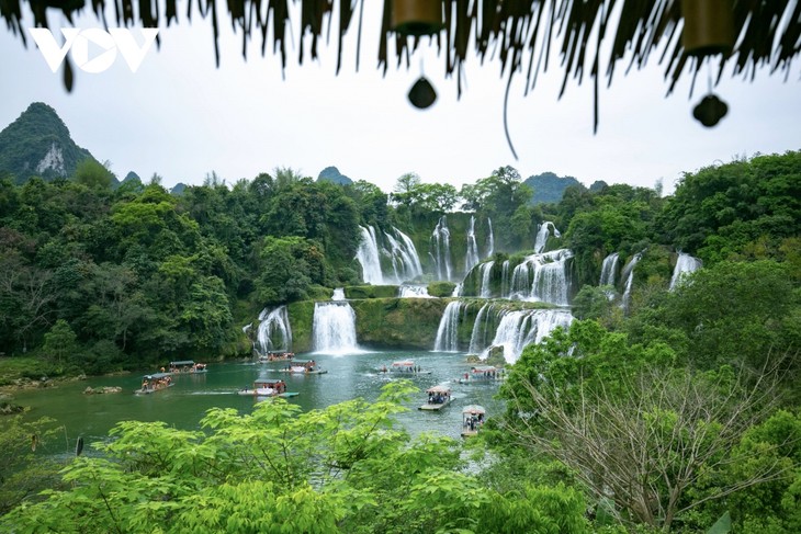 Tour du lịch qua biên giới đang được săn đón tại Cao Bằng - ảnh 1