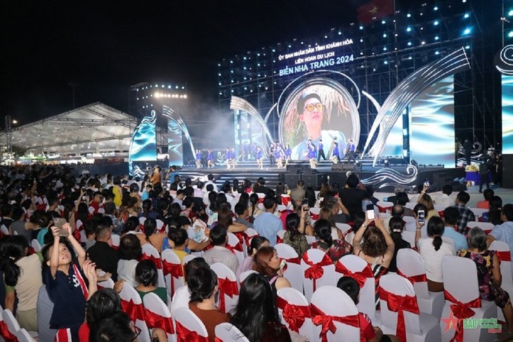 Điểm tuần văn hóa: Ấn tượng lễ Khai mạc Festival Nghệ thuật Quốc tế Huế 2024 và DIFF 2024 - ảnh 12