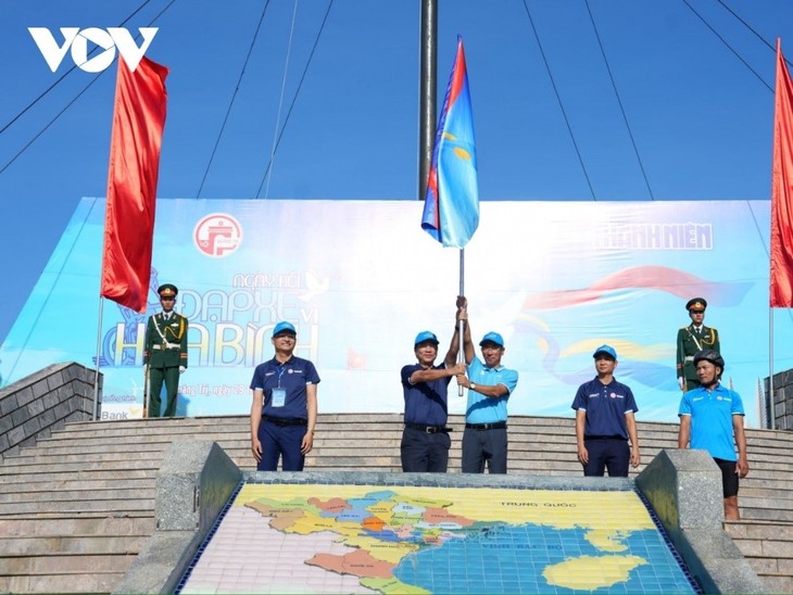 Điểm tuần văn hóa: Liên hoan phim Châu Á Đà Nẵng 2024; Khai hội đạp xe Vì hòa bình; Thiếu nữ Huế mặc áo dài xuống phố đạp xe vì môi trường  - ảnh 3