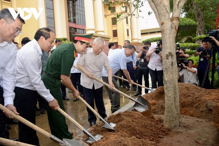 Hình ảnh gần gũi, giản dị của Tổng Bí thư trong các chuyến công tác địa phương - ảnh 5