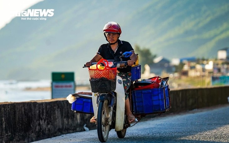 Ngắm bình minh rực rỡ sắc màu ở 'cung đàn biển' miền Trung - ảnh 11