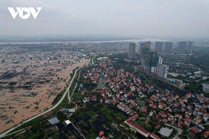 Nước lớn đổ về, người dân khu vực đê tả sông Hồng ở Hưng Yên oằn mình chạy lũ - ảnh 3