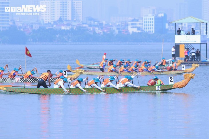 800 vận động viên tranh tài hấp dẫn tại giải bơi chải thuyền rồng Hà Nội - ảnh 3