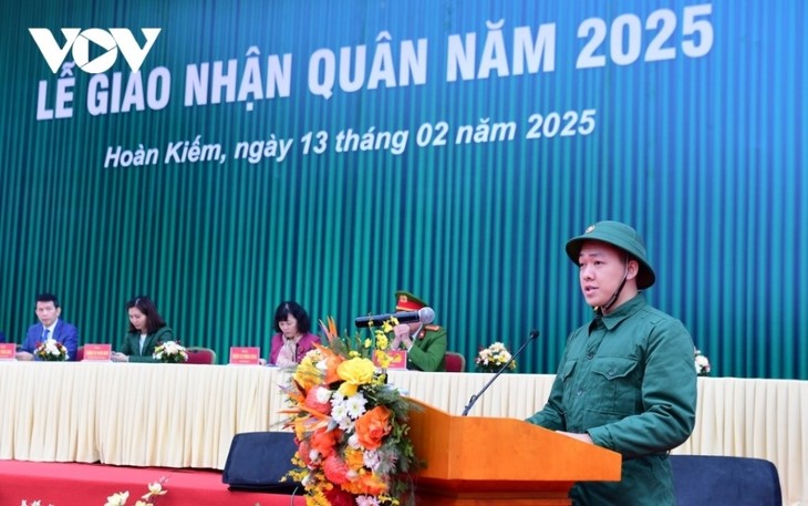 Những khoảnh khắc xúc động tại lễ giao nhận quân 2025 - ảnh 1